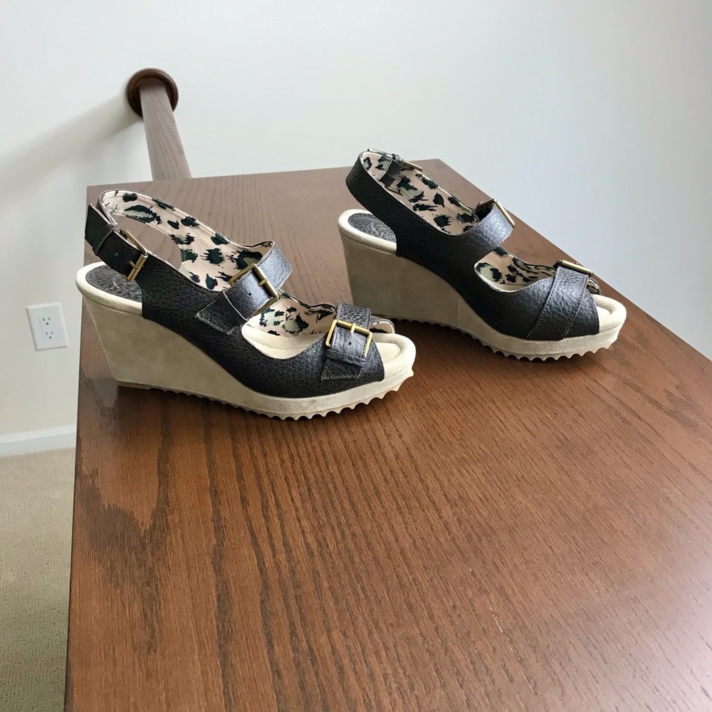 Johnston & Murphy Women’s Brown Wedge Sandals, 10